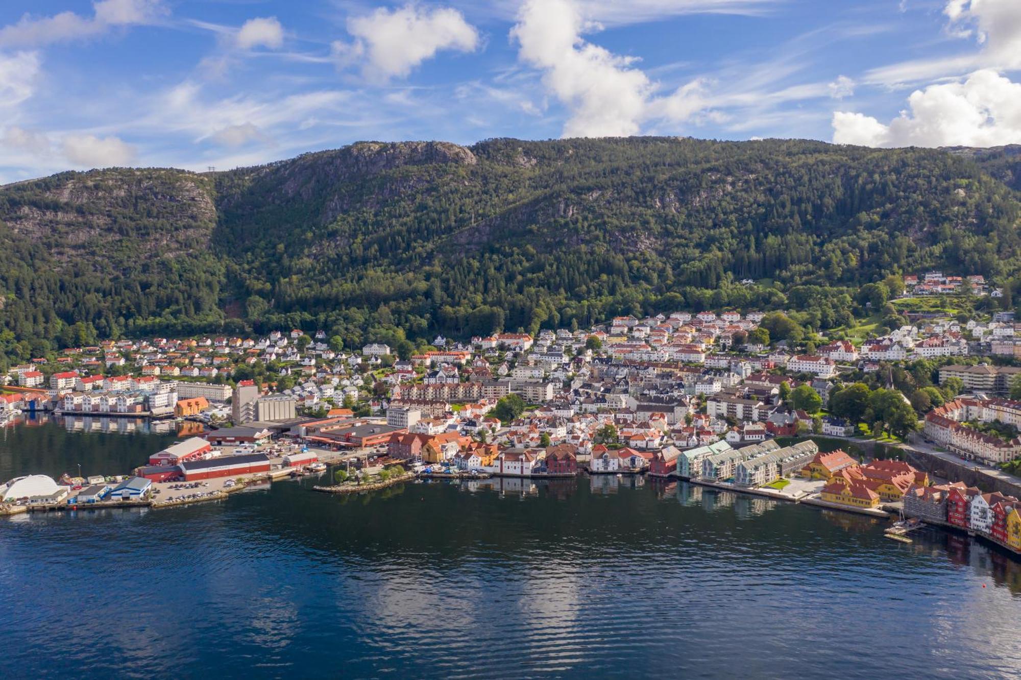 Central Seafront Apartments With Parking And Self Check-In! Bergen Bagian luar foto