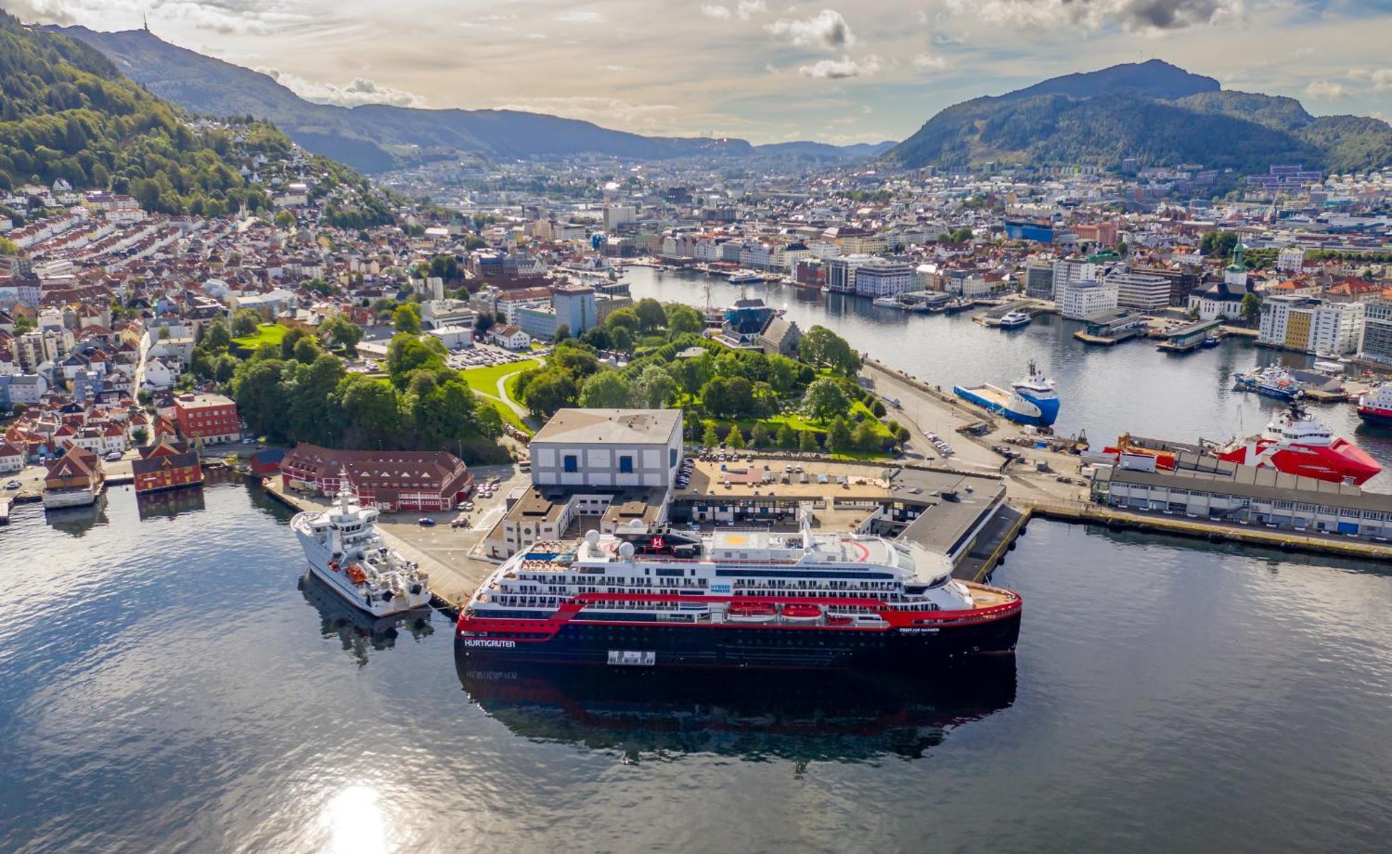 Central Seafront Apartments With Parking And Self Check-In! Bergen Bagian luar foto